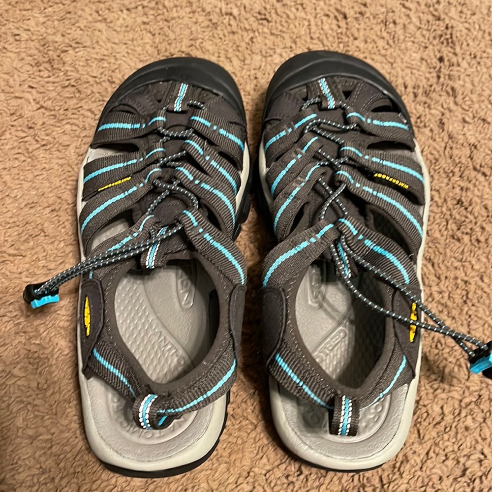 Like new outdoor sandals